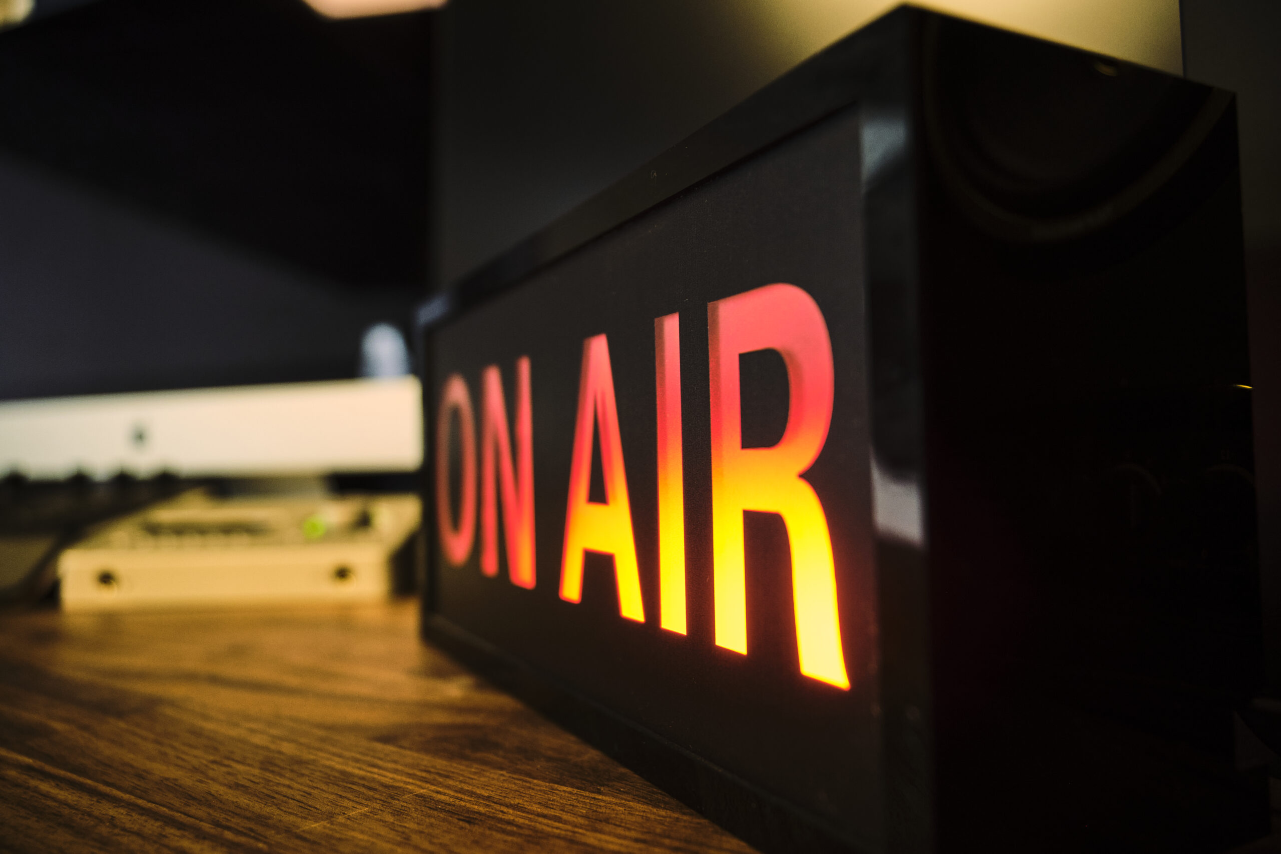 le studio fond blanc et bureau 12